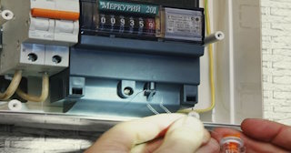 Скрытая проводка в деревянном доме в Нижнем Тагиле от 1557 рублей - профессиональный монтаж